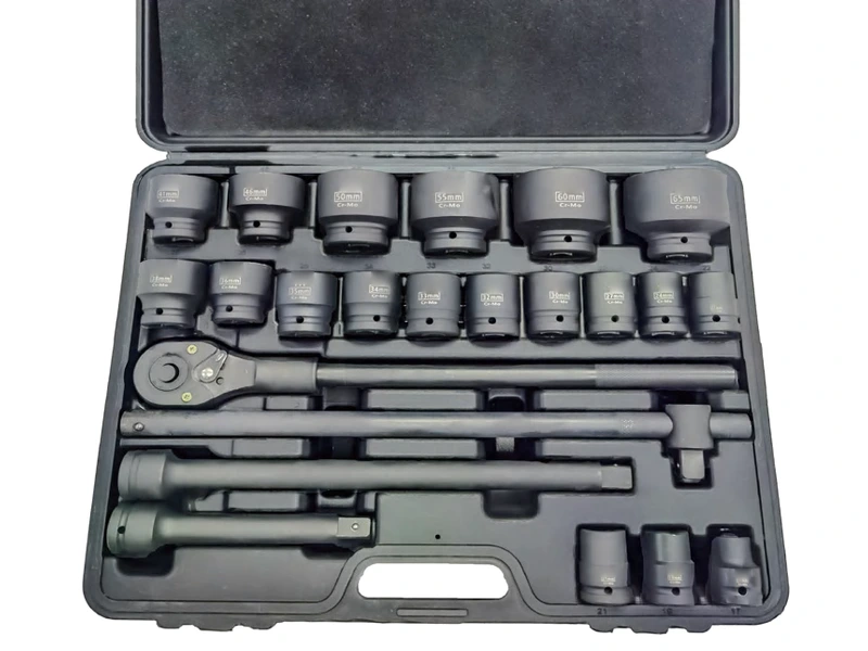 Sockets and operating accessories arranged in an open gray case