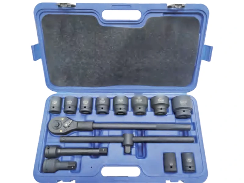 Sockets, ratchet and bars arranged in an open blue case